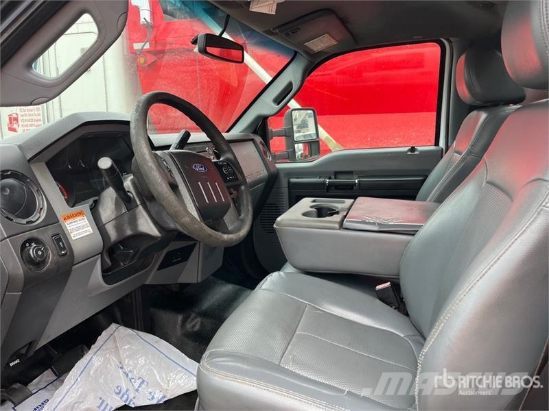 Ford F-550 4x4 Lube Truck Camiones cisternas