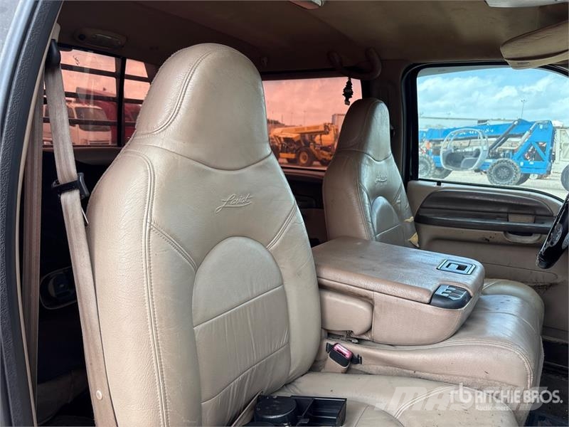 Ford F-550 Lariat 4x2 Crew Cab Utility Truck (Inoperabl Pikapai / Bortiniai sunkvežimiai