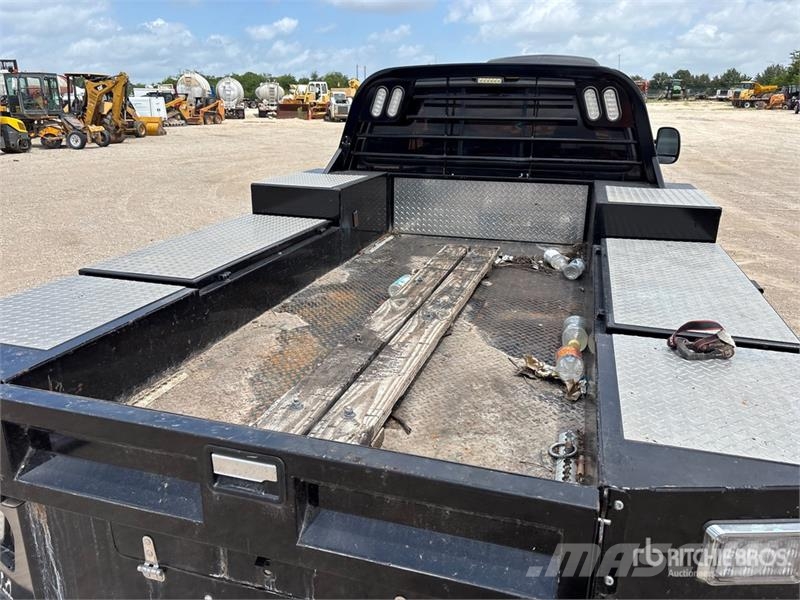 Ford F-550 Lariat 4x2 Crew Cab Utility Truck (Inoperabl Pikapai / Bortiniai sunkvežimiai