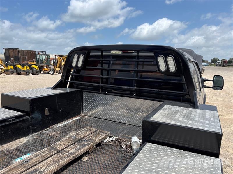 Ford F-550 Lariat 4x2 Crew Cab Utility Truck (Inoperabl Pikapai / Bortiniai sunkvežimiai