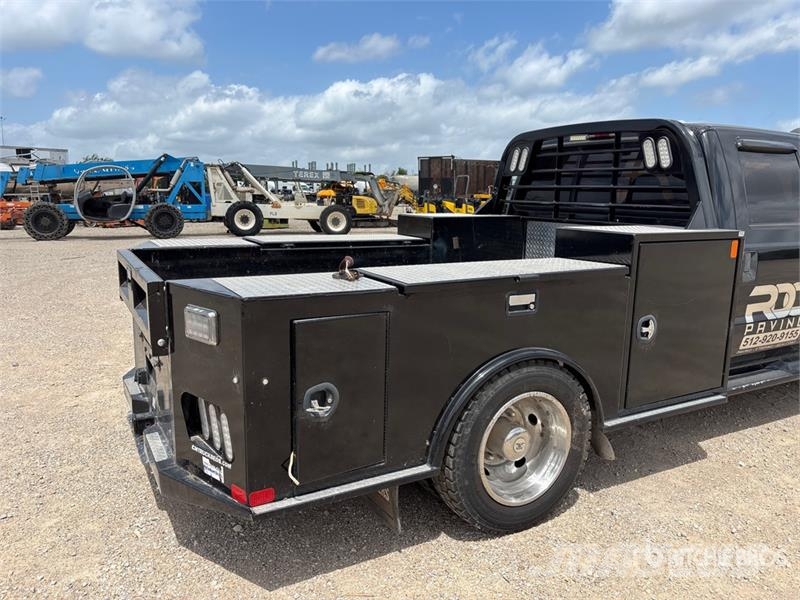 Ford F-550 Lariat 4x2 Crew Cab Utility Truck (Inoperabl Pikapai / Bortiniai sunkvežimiai