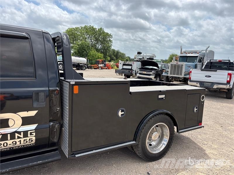 Ford F-550 Lariat 4x2 Crew Cab Utility Truck (Inoperabl Pikapai / Bortiniai sunkvežimiai