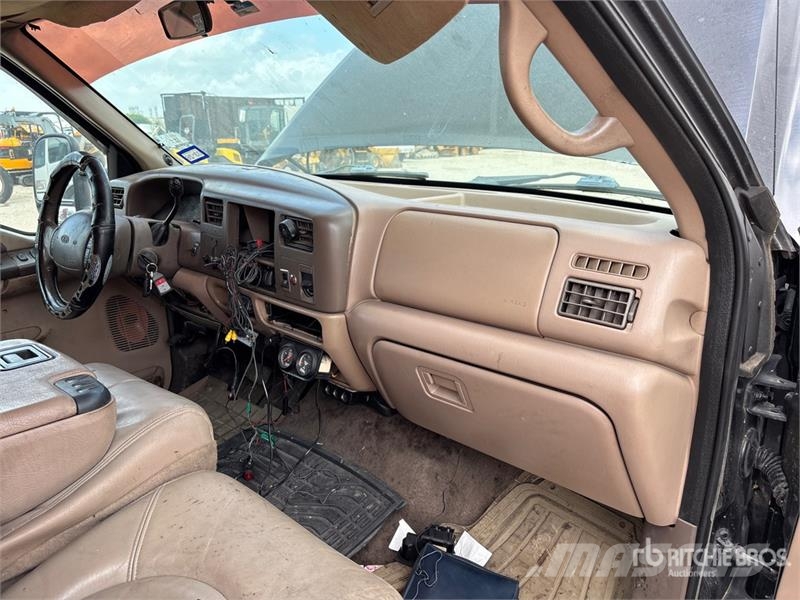 Ford F-550 Lariat 4x2 Crew Cab Utility Truck (Inoperabl Pikapai / Bortiniai sunkvežimiai