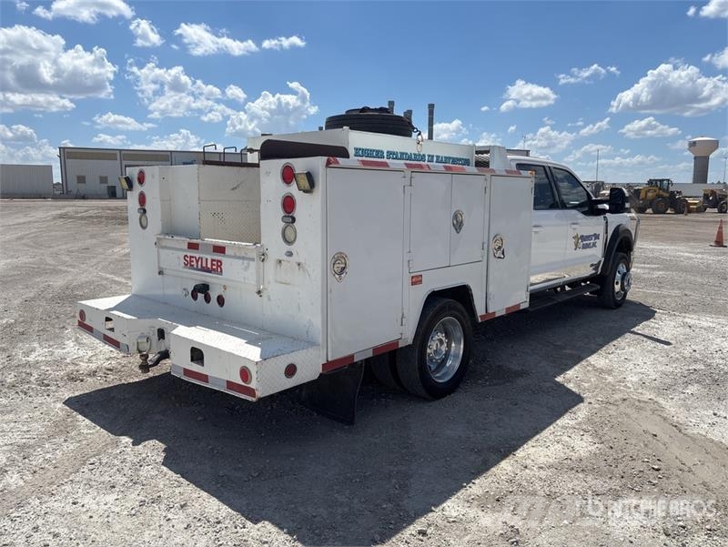 Ford F-550 Lariat 600 gal 4x4 Crew Cab Utility Truck Kis teherszállító/Platós kocsi