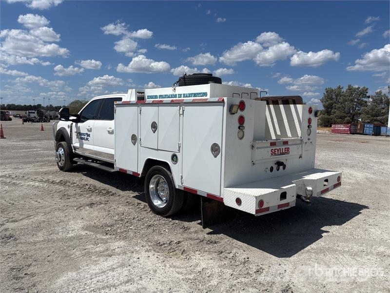 Ford F-550 Lariat 600 gal 4x4 Crew Cab Utility Truck Kis teherszállító/Platós kocsi