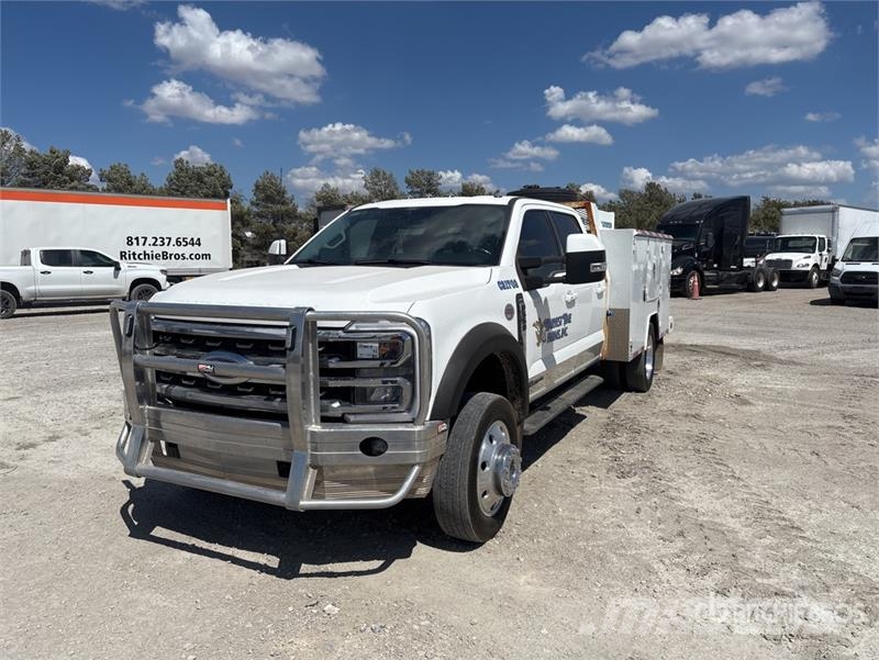 Ford F-550 Lariat 600 gal 4x4 Crew Cab Utility Truck Kis teherszállító/Platós kocsi