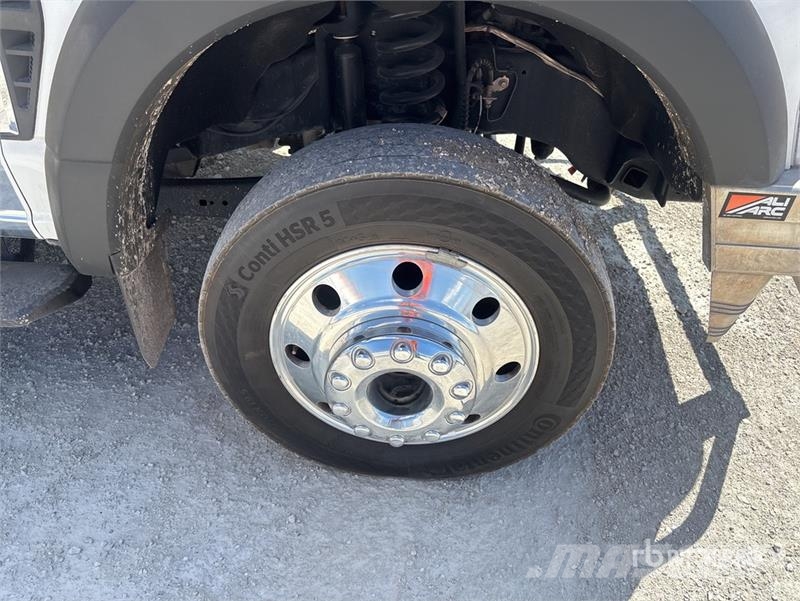 Ford F-550 Lariat 600 gal 4x4 Crew Cab Utility Truck Kis teherszállító/Platós kocsi