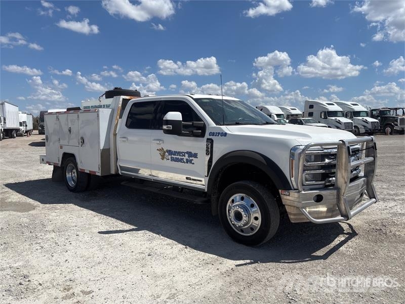 Ford F-550 Lariat 600 gal 4x4 Crew Cab Utility Truck Kis teherszállító/Platós kocsi