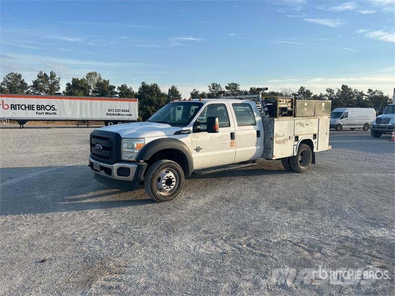 Ford F-550 Super Duty 4x2 Crew Cab Utility Truck Pickup/Pritschenwagen