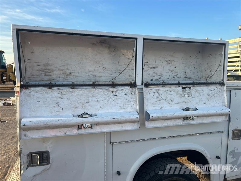 Ford F-550 Super Duty 4x2 Crew Cab Utility Truck Pickup/Pritschenwagen