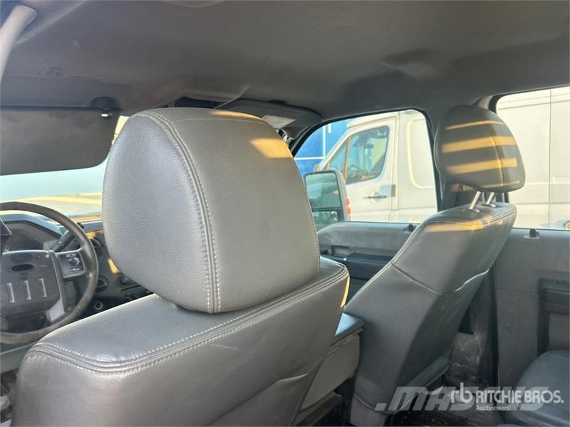 Ford F-550 Super Duty 4x2 Crew Cab Utility Truck Pickup/Pritschenwagen