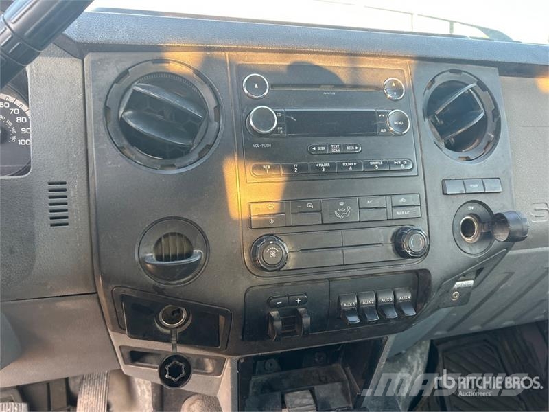 Ford F-550 Super Duty 4x2 Crew Cab Utility Truck Pickup/Pritschenwagen