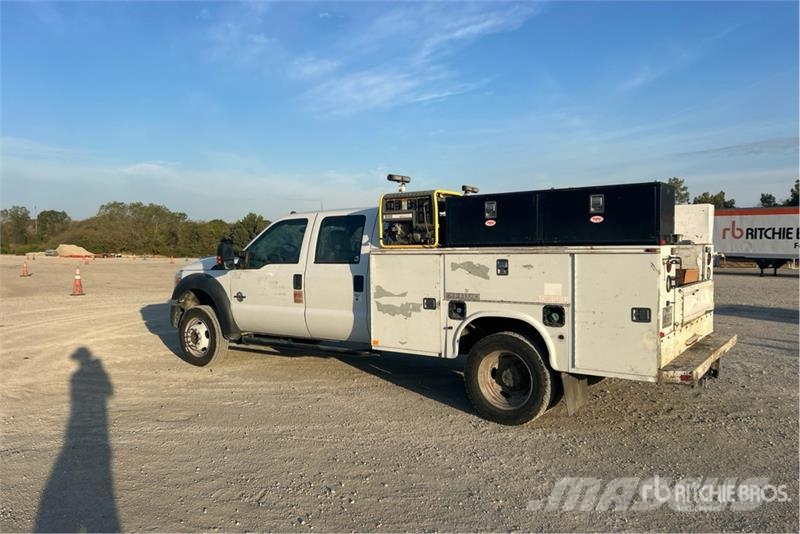 Ford F-550 Super Duty 4x2 Crew Cab Utility Truck Pickup/Pritschenwagen
