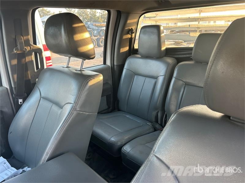 Ford F-550 Super Duty 4x2 Crew Cab Utility Truck Pickup/Pritschenwagen