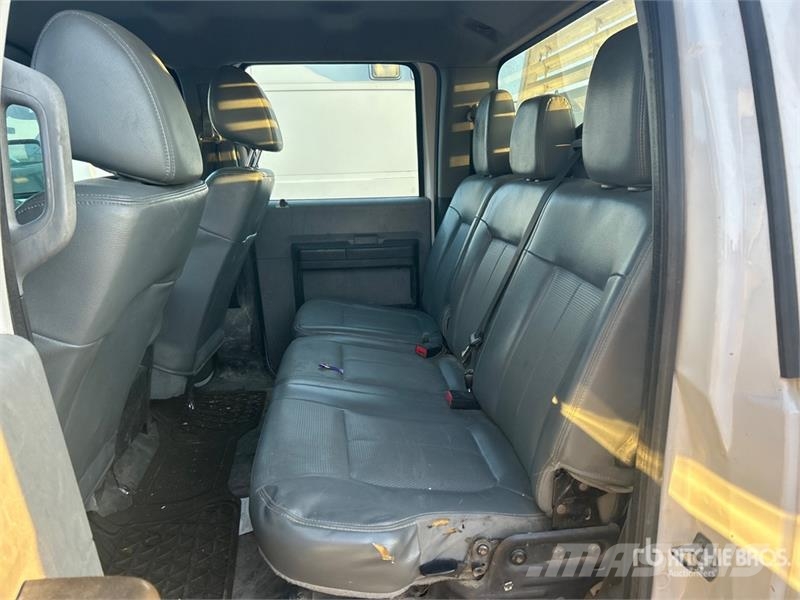 Ford F-550 Super Duty 4x2 Crew Cab Utility Truck Pickup/Pritschenwagen