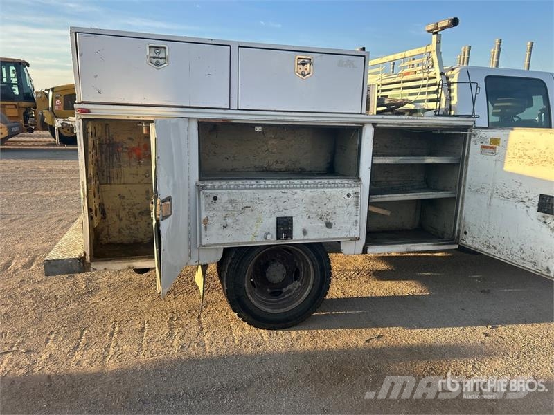 Ford F-550 Super Duty 4x2 Crew Cab Utility Truck Pickup/Pritschenwagen