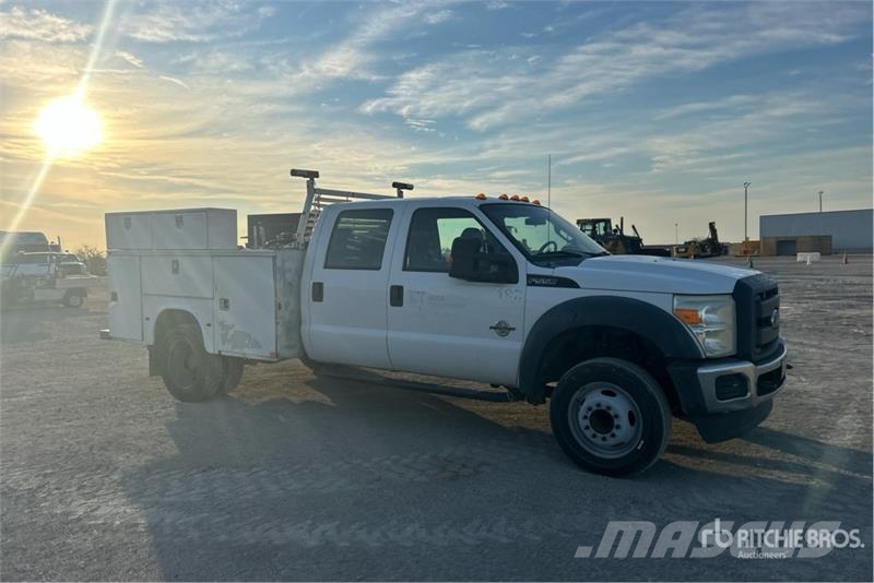 Ford F-550 Super Duty 4x2 Crew Cab Utility Truck Pickup/Pritschenwagen