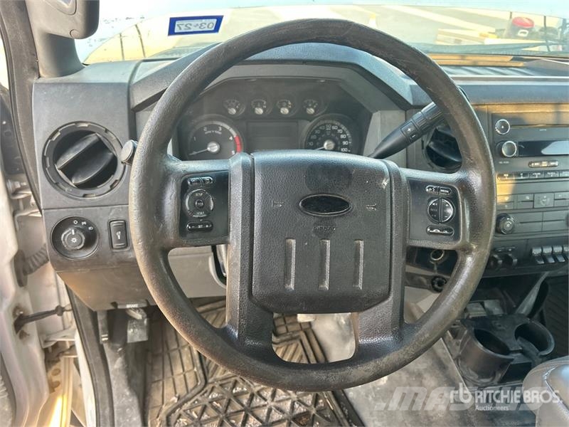 Ford F-550 Super Duty 4x2 Crew Cab Utility Truck Pickup/Pritschenwagen