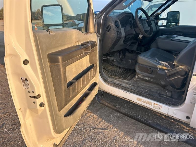 Ford F-550 Super Duty 4x2 Crew Cab Utility Truck Pickup/Pritschenwagen
