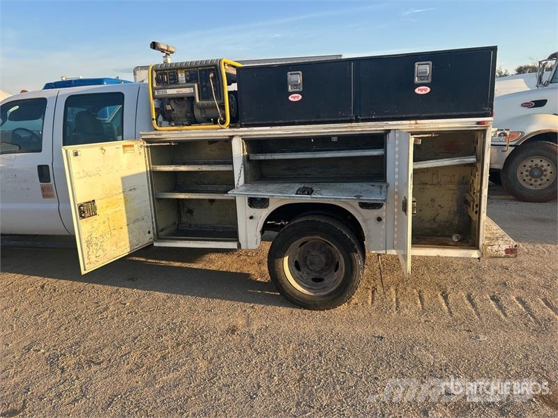 Ford F-550 Super Duty 4x2 Crew Cab Utility Truck Pickup/Pritschenwagen