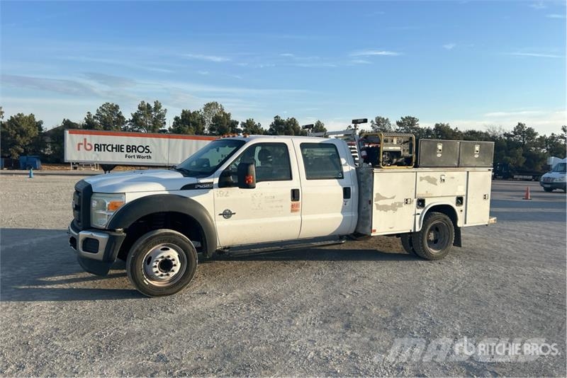 Ford F-550 Super Duty 4x2 Crew Cab Utility Truck Pickup/Pritschenwagen