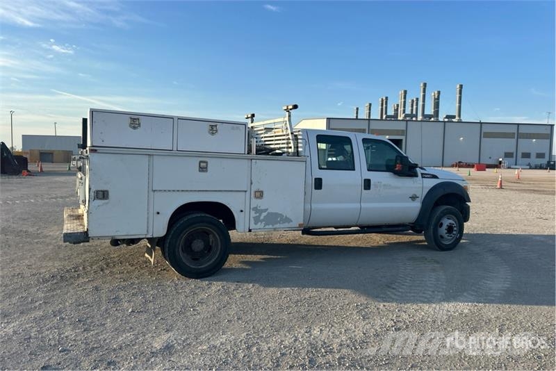 Ford F-550 Super Duty 4x2 Crew Cab Utility Truck Pickup/Pritschenwagen