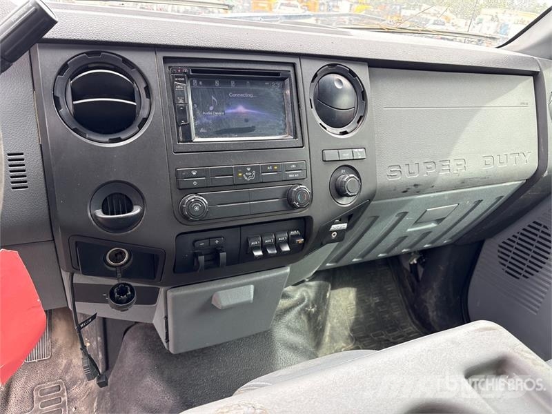 Ford F-550 XL 4x2 Cab and Chassis Cabins and interior