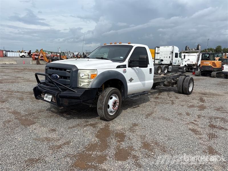 Ford F-550 XL 4x2 Cab and Chassis Cabins and interior
