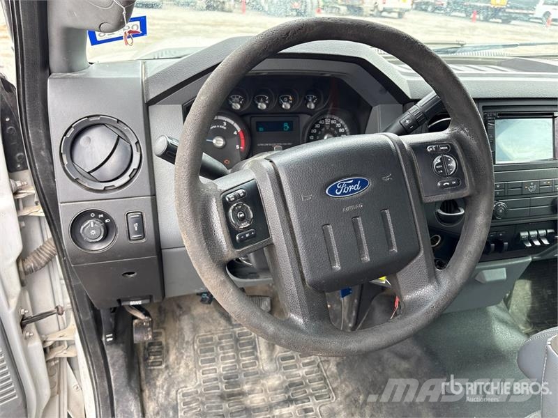 Ford F-550 XL 4x2 Cab and Chassis Cabins and interior
