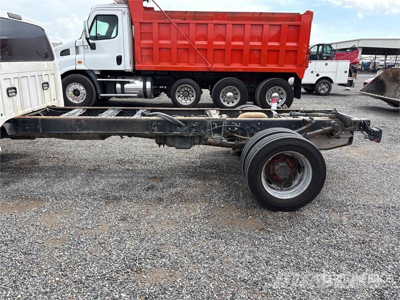 Ford F-550 XL 4x2 Cab and Chassis Cabins and interior