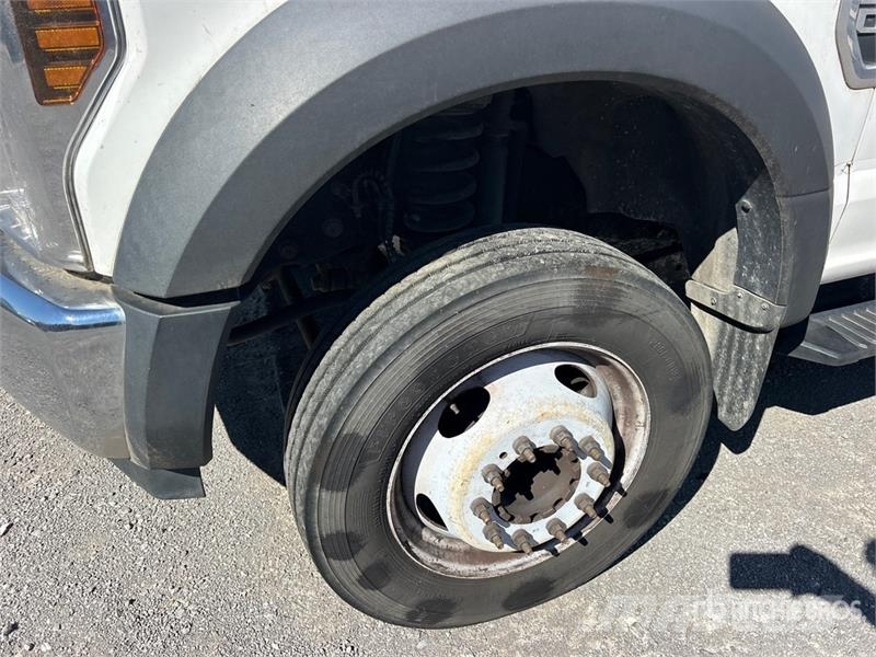 Ford F-550 XL 4x2 Cab and Chassis (Inoperable) Kabine i unutrašnjost