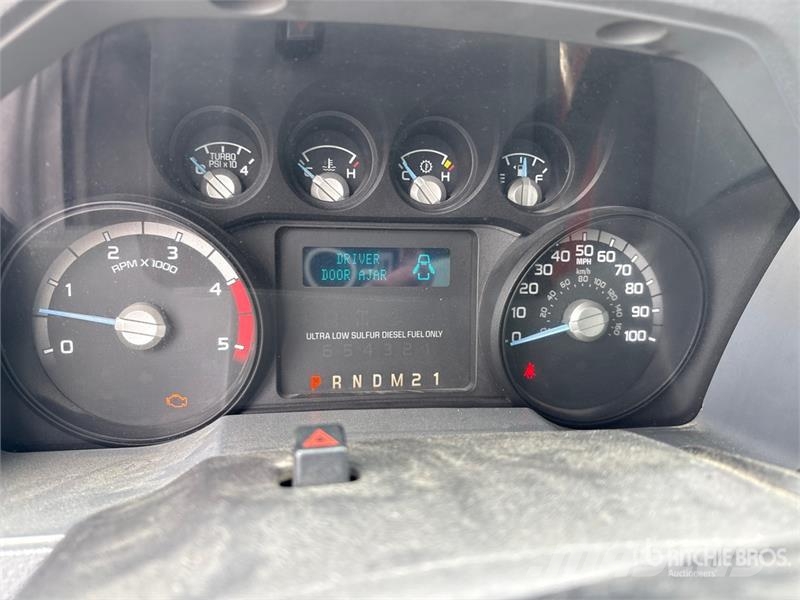 Ford F-550 XL 4x2 Cab and Chassis Cabins and interior