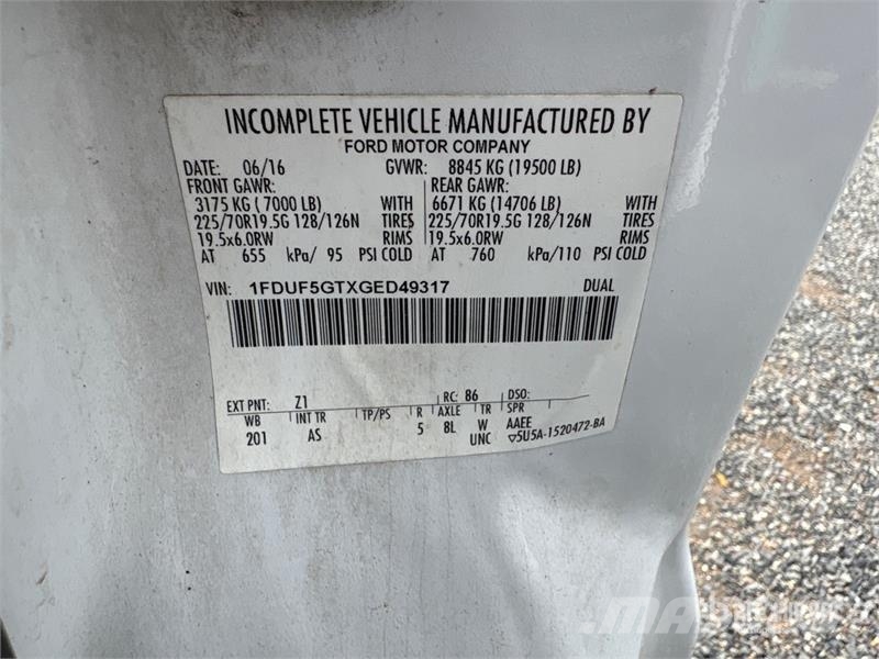 Ford F-550 XL 4x2 Cab and Chassis Cabins and interior
