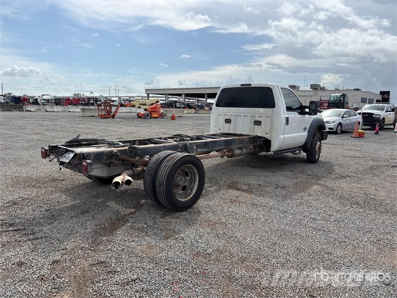 Ford F-550 XL 4x2 Cab and Chassis Cabins and interior