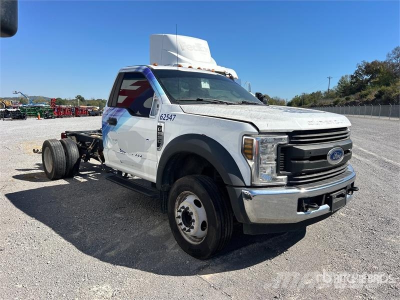Ford F-550 XL 4x2 Cab and Chassis (Inoperable) Kabine i unutrašnjost