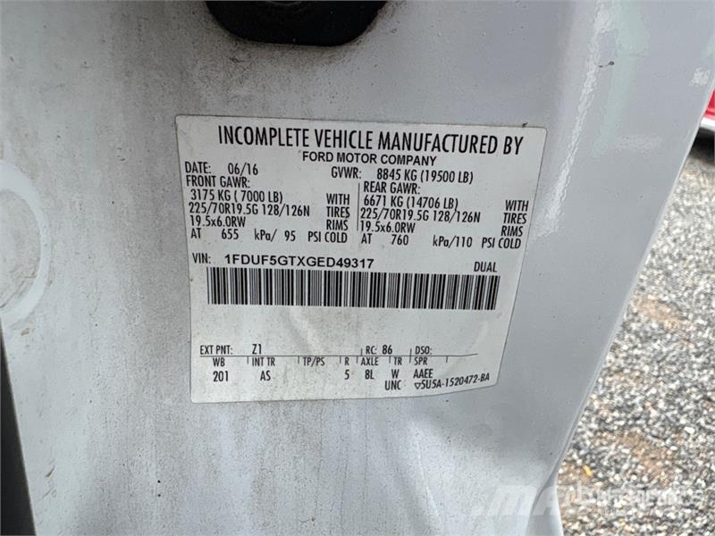 Ford F-550 XL 4x2 Cab and Chassis Cabins and interior