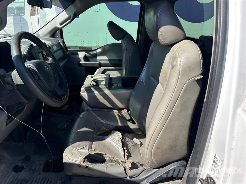 Ford F-550 XL 4x2 Cab and Chassis (Inoperable) Kabine i unutrašnjost