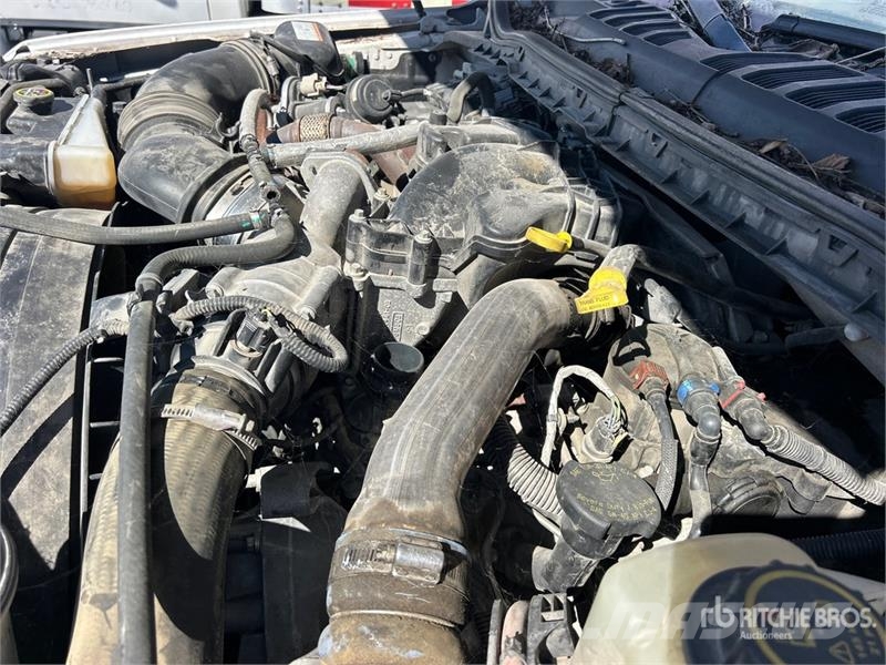 Ford F-550 XL 4x2 Cab and Chassis (Inoperable) Kabine i unutrašnjost