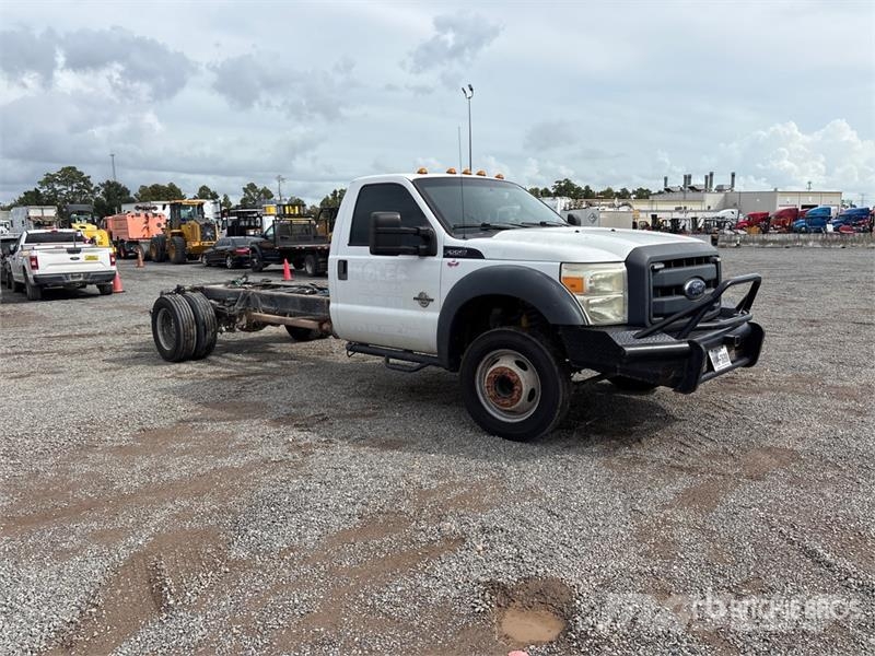 Ford F-550 XL 4x2 Cab and Chassis Cabins and interior