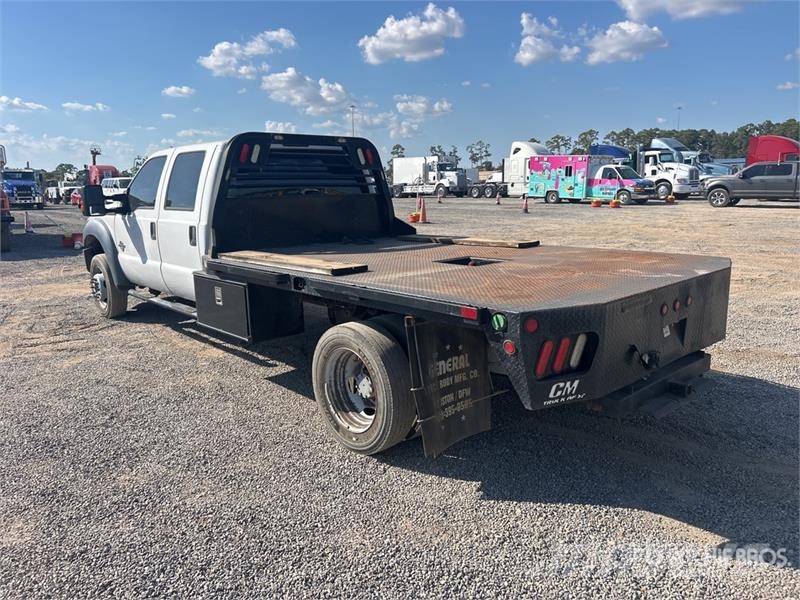 Ford F-550 XL 4x2 Crew Cab Flatbed Truck Tovornjaki s kesonom/platojem