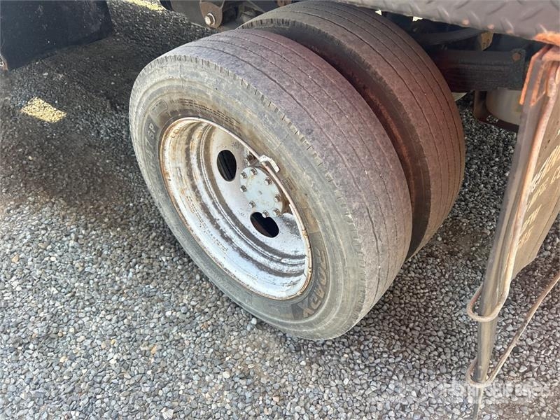 Ford F-550 XL 4x2 Crew Cab Flatbed Truck Tovornjaki s kesonom/platojem