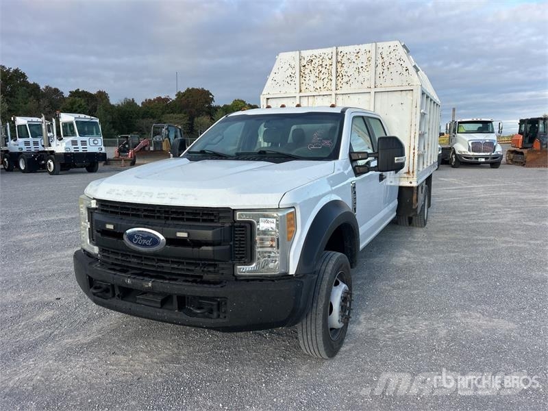 Ford F-550 XL 4x2 Crew Cab Chipper Truck Koka skaidu vedēji