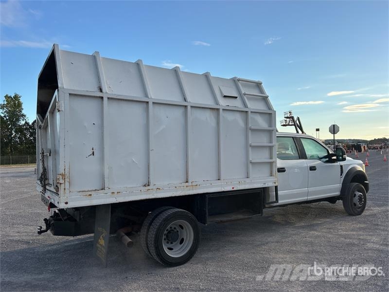 Ford F-550 XL 4x2 Crew Cab Chipper Truck Koka skaidu vedēji