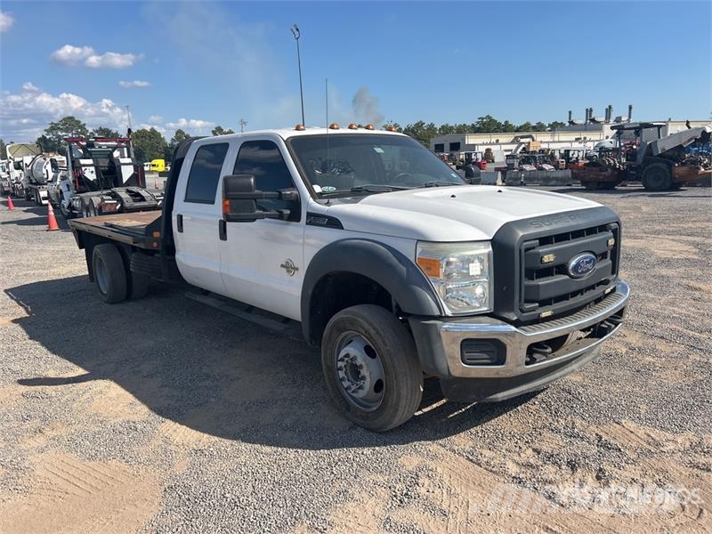 Ford F-550 XL 4x2 Crew Cab Flatbed Truck Tovornjaki s kesonom/platojem