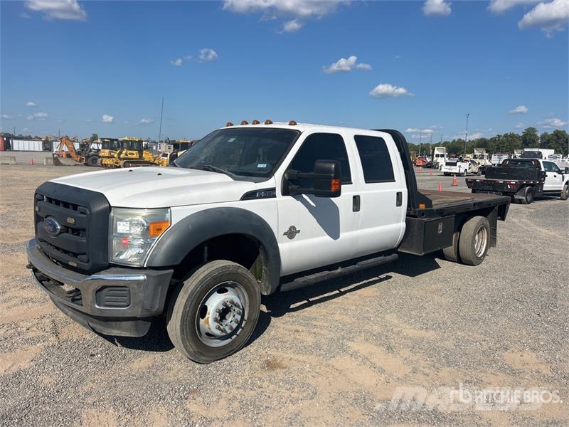 Ford F-550 XL 4x2 Crew Cab Flatbed Truck Tovornjaki s kesonom/platojem