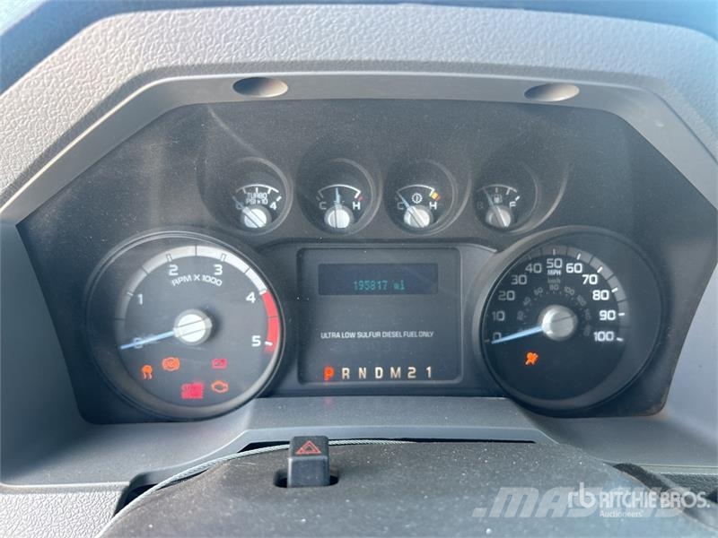Ford F-550 XL 4x2 Crew Cab Flatbed Truck Tovornjaki s kesonom/platojem
