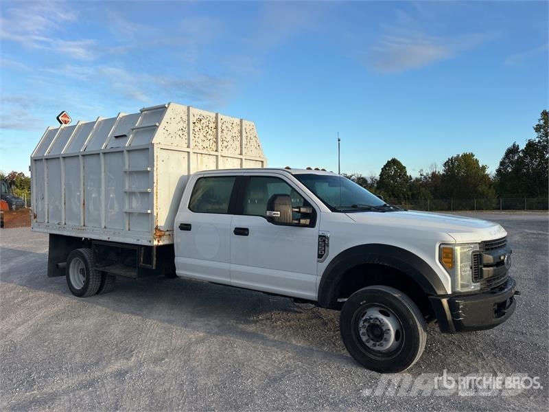 Ford F-550 XL 4x2 Crew Cab Chipper Truck Koka skaidu vedēji