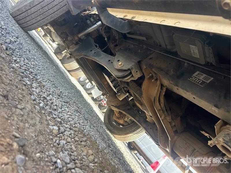 Ford F-550 XL 4x2 Crew Cab Flatbed Truck Tovornjaki s kesonom/platojem