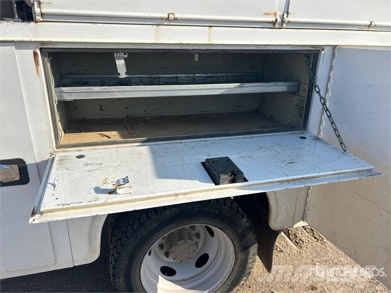 Ford F-550 XL 4x2 Crew Cab Utility Truck Pickup/Pritschenwagen