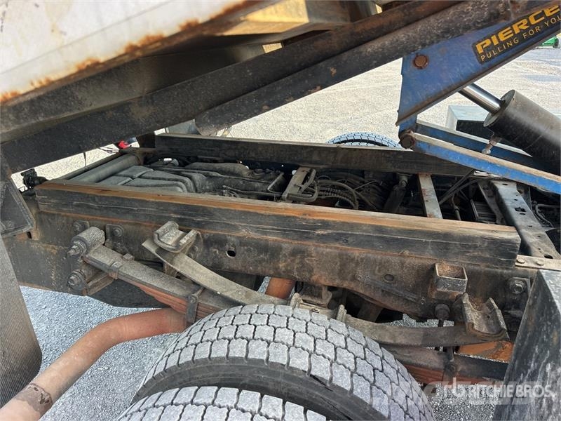 Ford F-550 XL 4x2 Crew Cab Chipper Truck Koka skaidu vedēji
